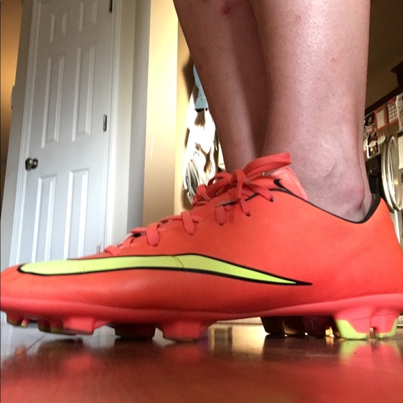 Shoes - Picture 7 of 8